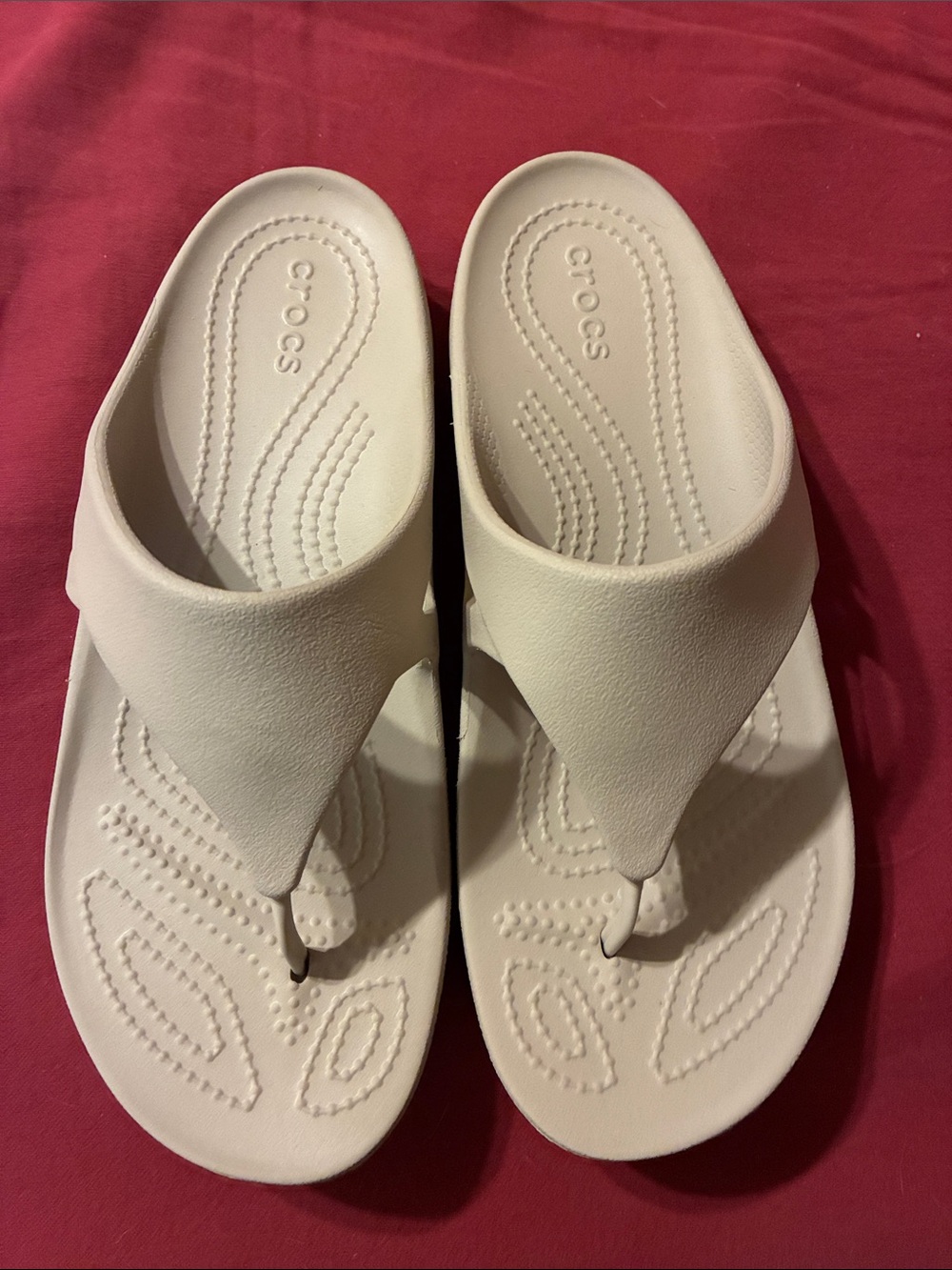 CROCS Women’s Beige Thong Sandals NWOT